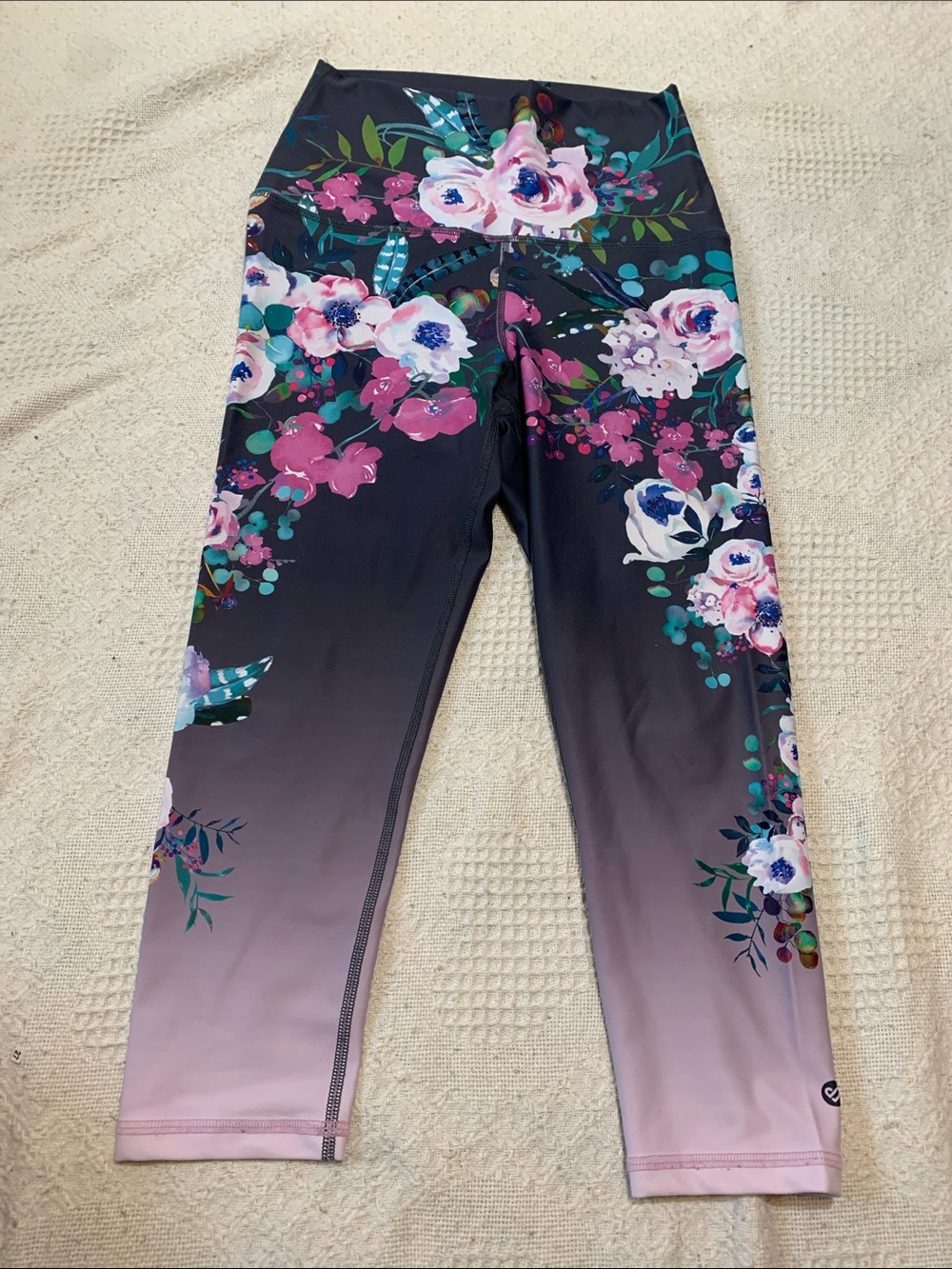 Silver Icing Floral Ombre Capri Leggings - Pink/Black
